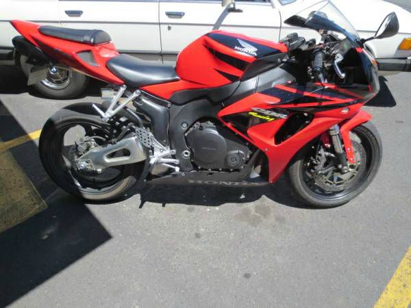 Honda CBR 1000 2006 photo 1