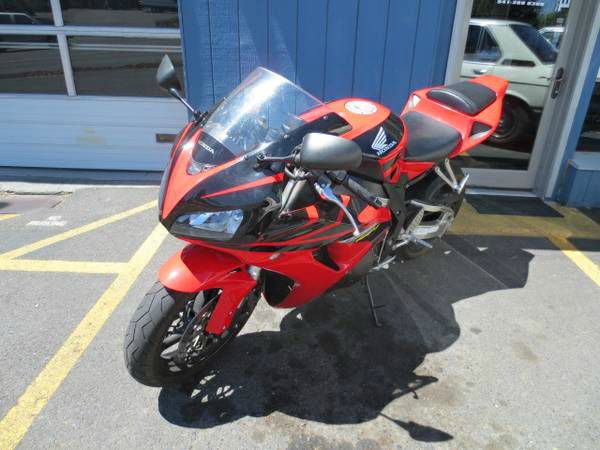 Honda CBR 1000 2006 photo 3