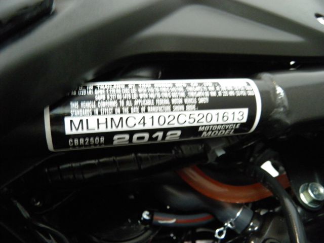 Honda CBR 250R 2012 photo 3