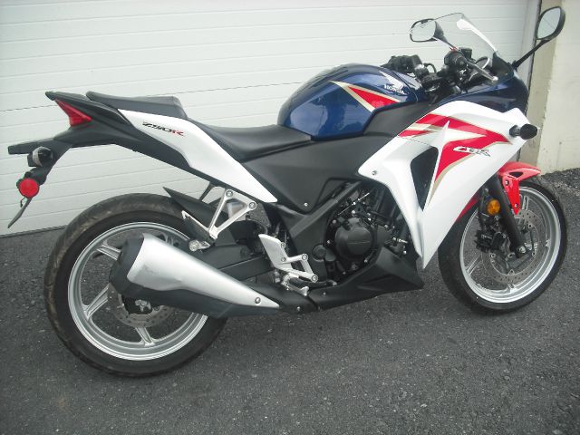 Honda CBR 250R 2012 photo 2
