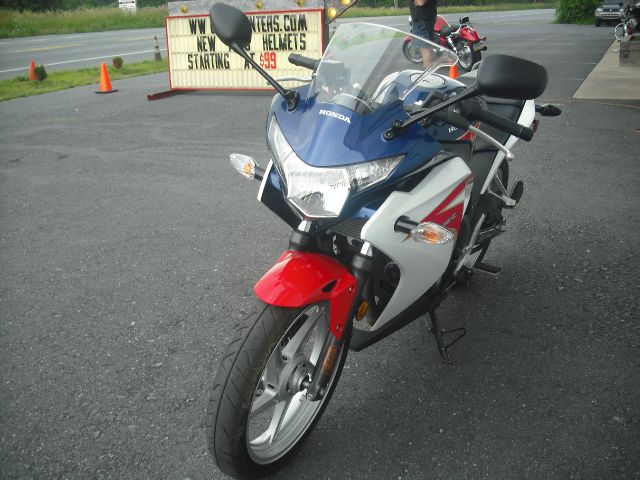 Honda CBR 250R 2012 photo 3