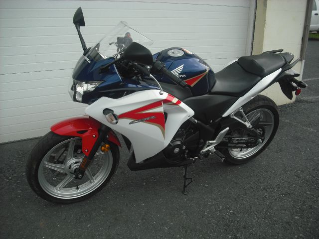 Honda CBR 250R 2012 photo 4