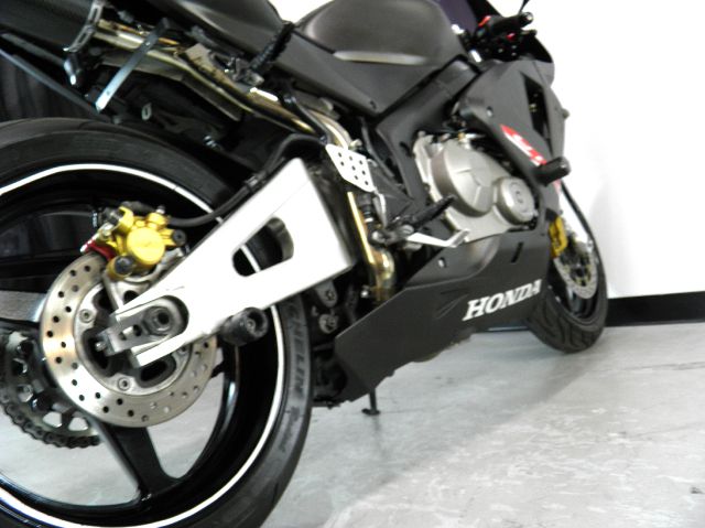 Honda CBR 600RR 2004 photo 34