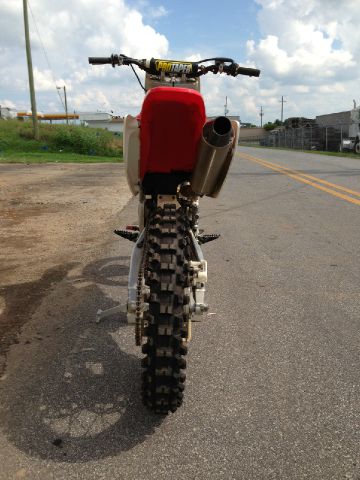 Honda CRF250R 2005 photo 2