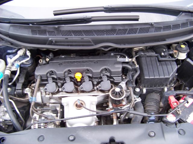 Honda Civic 2dr Reg Cab 120.5 WB Sedan