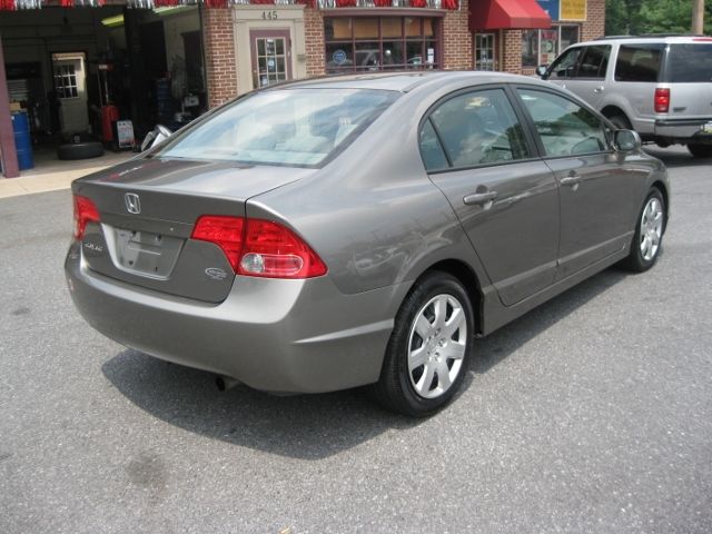 Honda Civic 2dr Reg Cab 120.5 WB Sedan