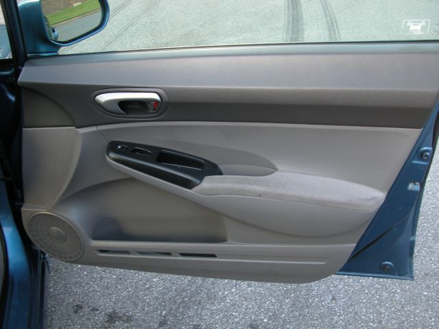 Honda Civic 2dr Reg Cab 120.5 WB Sedan