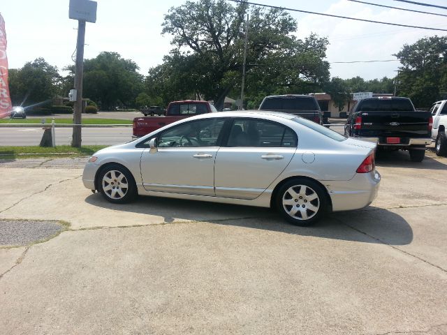 Honda Civic 2dr Reg Cab 120.5 WB Sedan