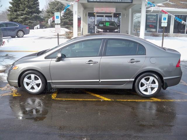 Honda Civic Eddie Bauer V8 4x4 3rd Row Seating Sedan