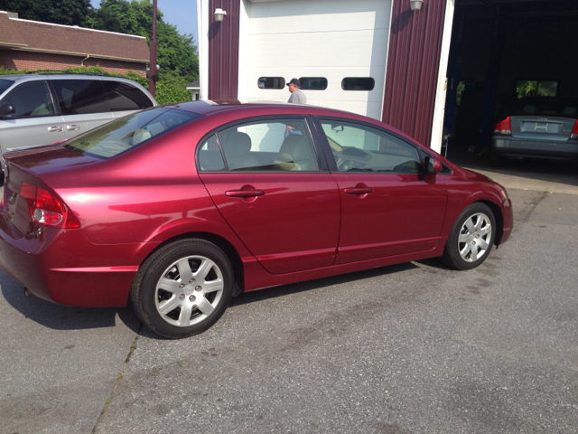 Honda Civic 2dr Reg Cab 120.5 WB Sedan