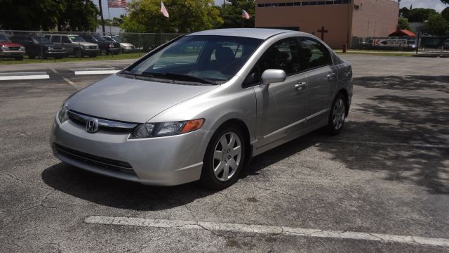 Honda Civic 2dr Reg Cab 120.5 WB Sedan