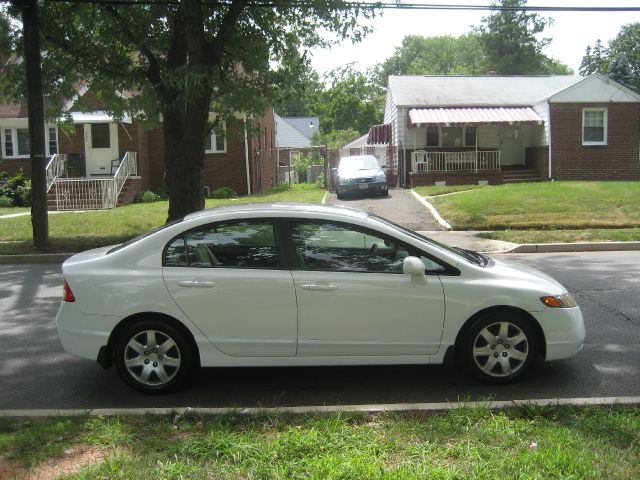 Honda Civic 2dr Reg Cab 120.5 WB Sedan