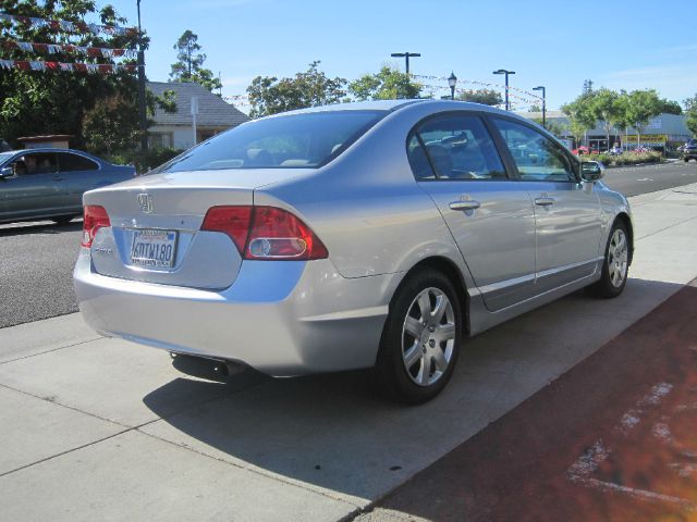 Honda Civic 2dr Reg Cab 120.5 WB Sedan