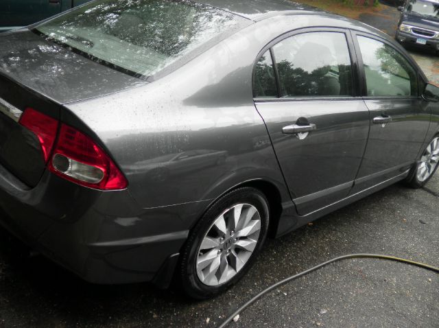 Honda Civic Ford F250 FX4 Lariat Sedan