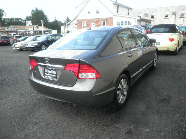 Honda Civic Crew Cab 126.0 WB 4WD LT w/1L Sedan