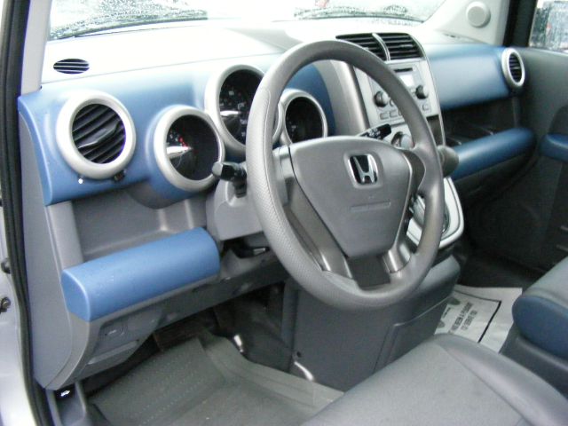 Honda Element 2003 photo 2