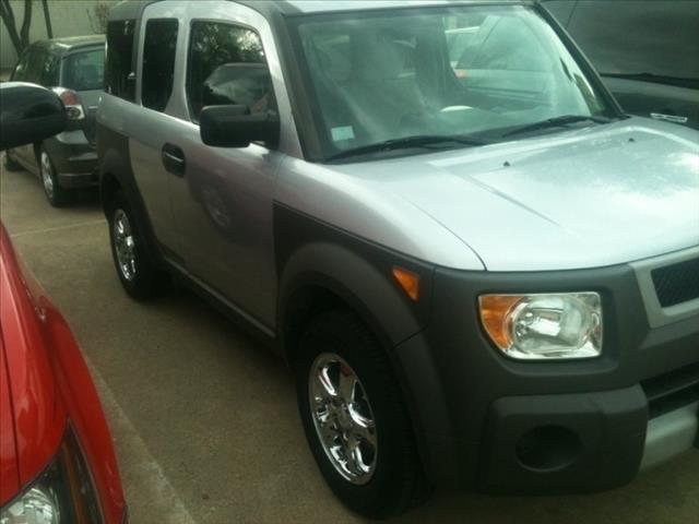 Honda Element 2004 photo 2