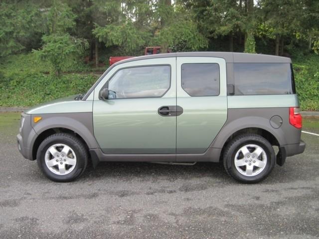 Honda Element 2004 photo 2