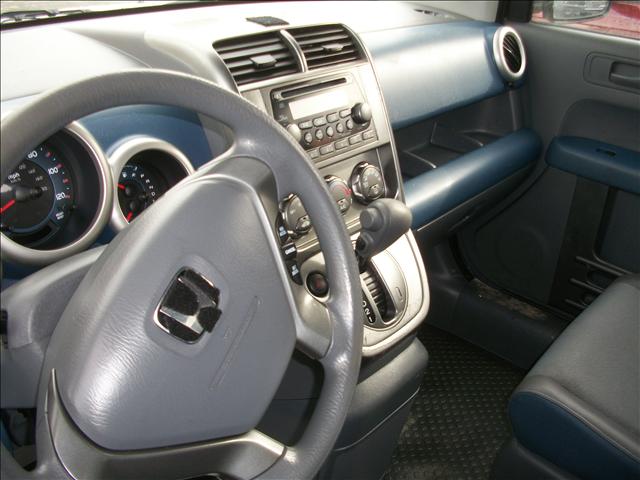Honda Element 2004 photo 2
