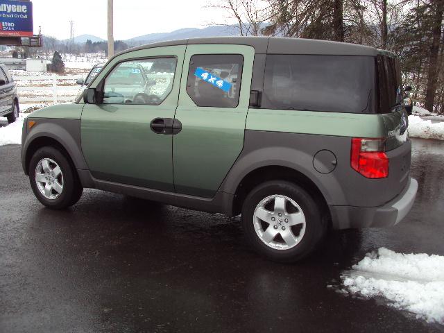 Honda Element 2004 photo 2
