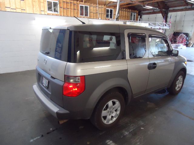 Honda Element 2004 photo 2