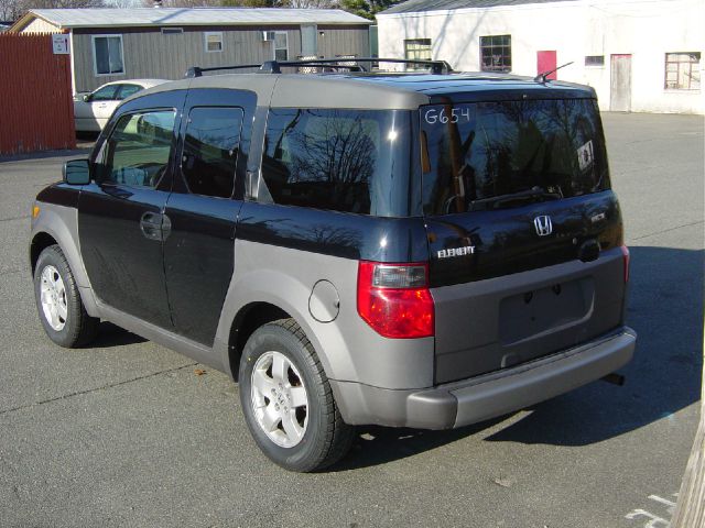 Honda Element 2004 photo 2