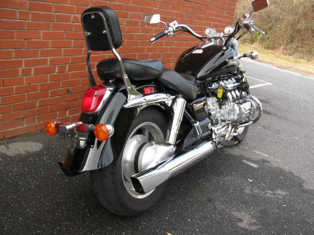Honda GL1500C Valkyrie 1997 photo 3