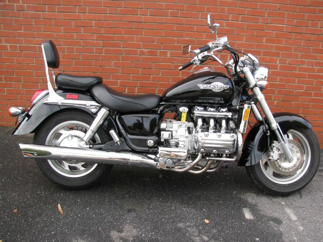 Honda GL1500C Valkyrie 1997 photo 4