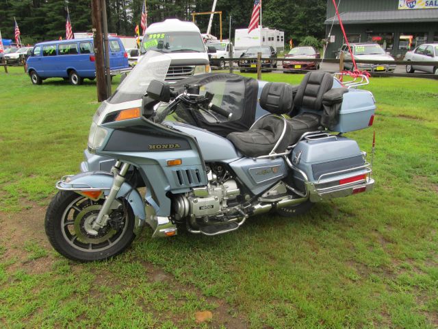 Honda GOLDWING 1985 photo 2
