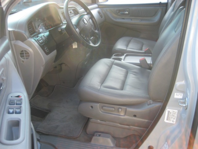 Honda Odyssey 2002 photo 2