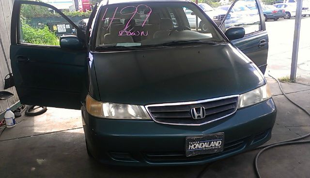 Honda Odyssey 2002 photo 2