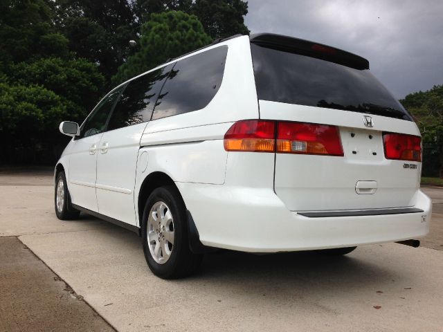 Honda Odyssey 2003 photo 2