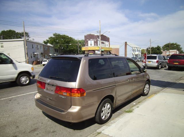 Honda Odyssey 2003 photo 2