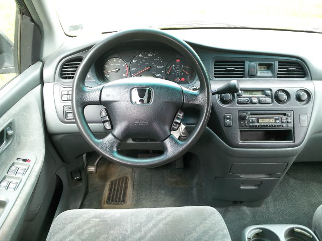 Honda Odyssey 2003 photo 3