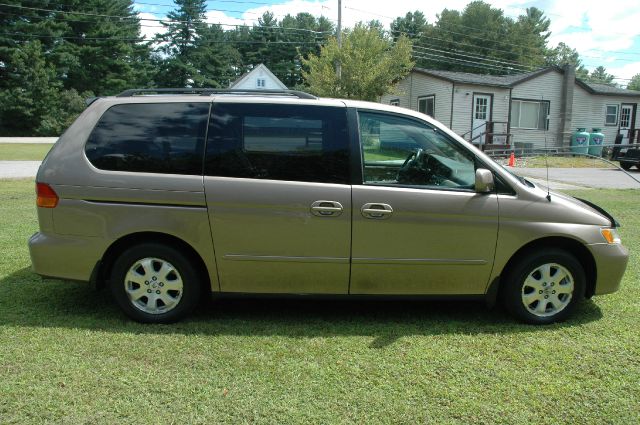 Honda Odyssey 2003 photo 2