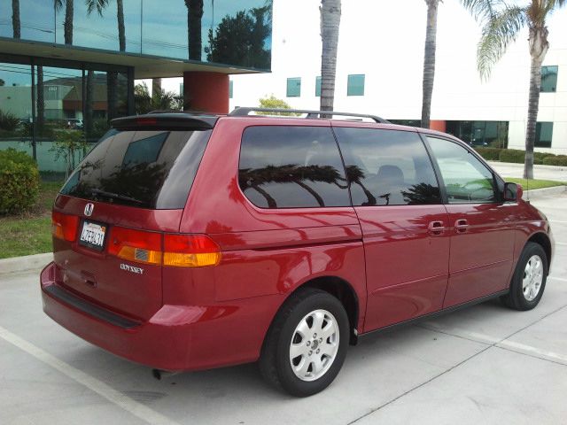 Honda Odyssey 2003 photo 2
