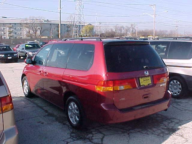 Honda Odyssey 2003 photo 2