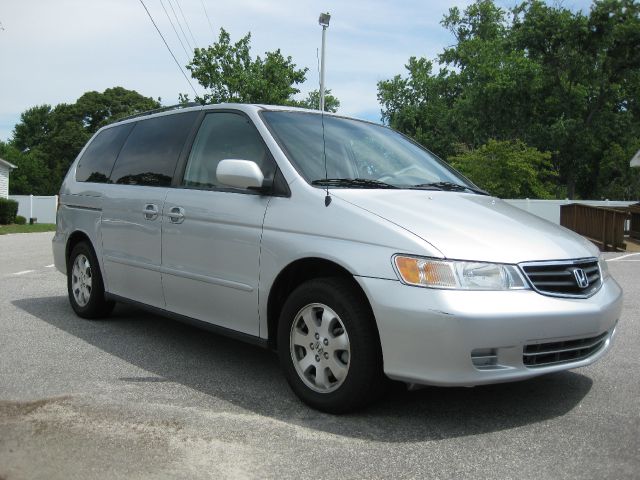 Honda Odyssey 2003 photo 2