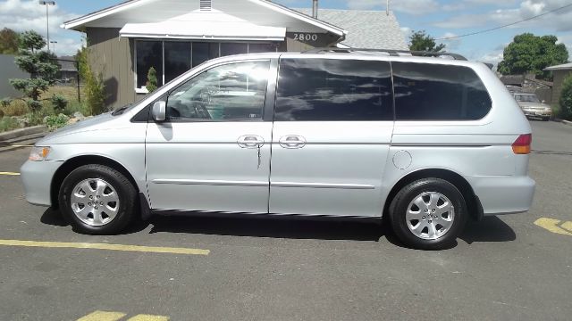 Honda Odyssey 2003 photo 2