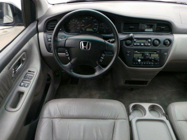 Honda Odyssey 2004 photo 4