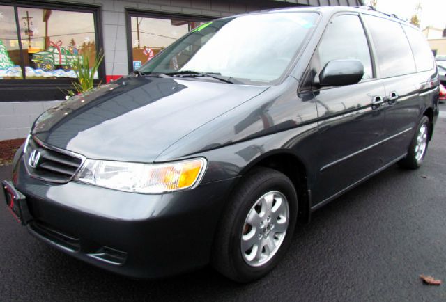 Honda Odyssey 2004 photo 2