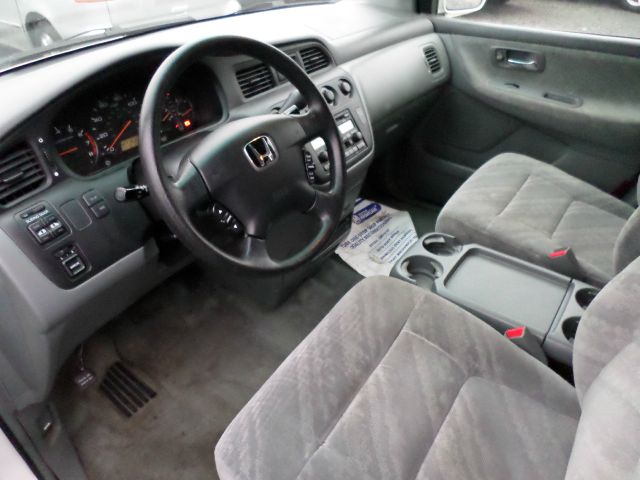 Honda Odyssey 2004 photo 2