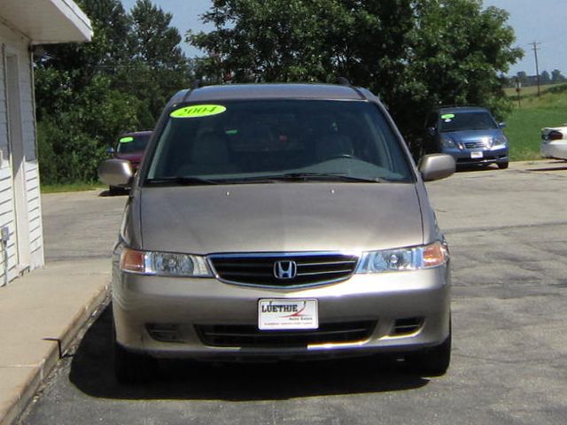 Honda Odyssey 2004 photo 2