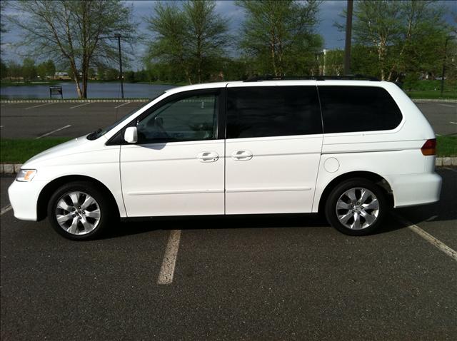 Honda Odyssey 2004 photo 2