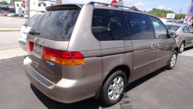 Honda Odyssey 2004 photo 2