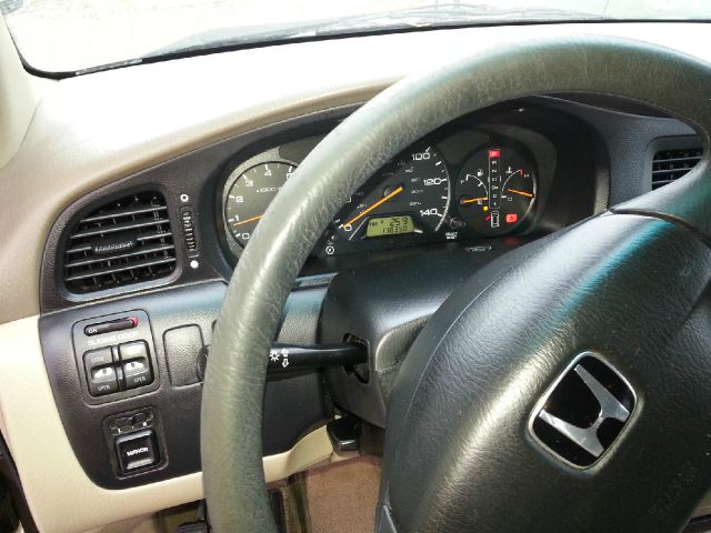 Honda Odyssey 2004 photo 2