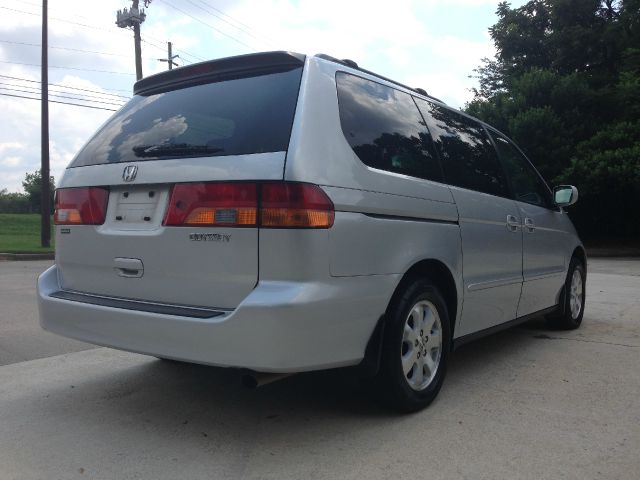 Honda Odyssey 2004 photo 2