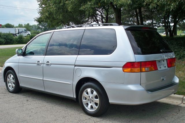 Honda Odyssey 2004 photo 2