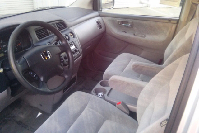 Honda Odyssey 2004 photo 2