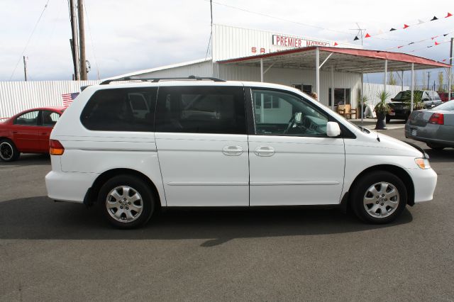 Honda Odyssey 2004 photo 2